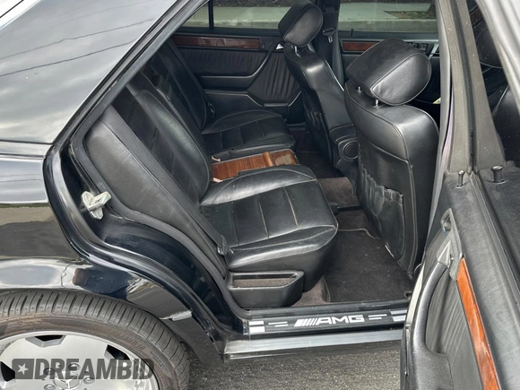 1994 Mercedes-Benz 400 E z VIN WDBEA34E6RC103296, wystawiony jako Copart lot #51020195 z przebiegiem 186 132 mil mil oraz Tytuł czysty. Historia ofert i sprzedaży dostępna na DreamBid. Obrazek 6.