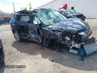 2023 Jeep Compass Latitude z VIN 3C4NJDBN9PT514039, wystawiony jako IAAI lot #41852124 z przebiegiem 28 685 mil mil oraz . Historia ofert i sprzedaży dostępna na DreamBid. Obrazek 1.