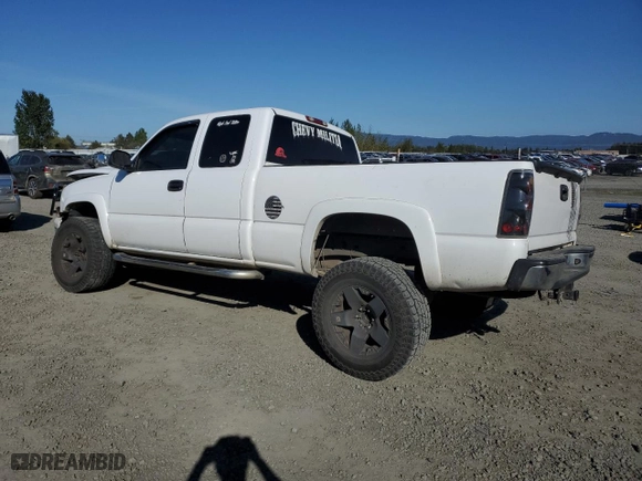 2007 Chevrolet Silverado 1500 Classic LT1 with VIN 1GCEK19Z17Z126851, listed as a Copart auction lot 73491554 with 190,034 mi miles and Salvage Title. Bid and sale history available at carsss.com. Image 2.