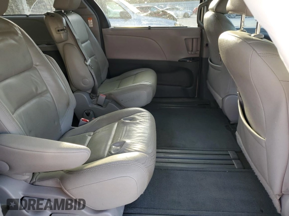 2015 Toyota Sienna XLE z VIN 5TDYK3DC2FS554374, wystawiony jako Copart lot #49789715 z przebiegiem 225 526 mil mil oraz Szkoda całkowita • Salvage title. Historia ofert i sprzedaży dostępna na DreamBid. Obrazek 11.