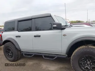 2024 Ford Bronco Wildtrak z VIN 1FMEE2BP4RLA65714, wystawiony jako IAAI lot #42028101 z przebiegiem 5478 mil mil oraz . Historia ofert i sprzedaży dostępna na DreamBid. Obrazek 13.