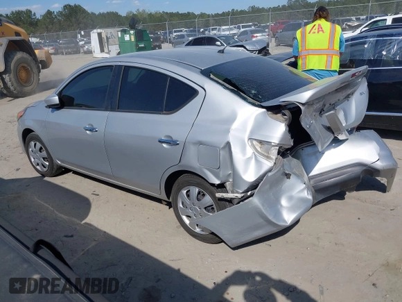2019 Nissan Versa SV z VIN 3N1CN7AP5KL869205, wystawiony jako IAAI lot #41883310 z przebiegiem 96 317 mil mil oraz . Historia ofert i sprzedaży dostępna na DreamBid. Obrazek 3.