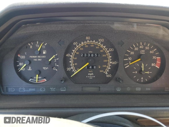 1990 Mercedes-Benz 300 CE с VIN WDBEA51D7LB137591, выставлен на аукционе Copart как лот 49811234 с пробегом 23 385 миль миль и Списание • Salvage title. История ставок и продаж доступна на DreamBid. Изображение 9.