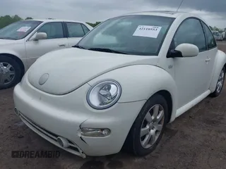2003 Volkswagen New Beetle Coupe GLS with VIN 3VWCD21C23M427717, listed as a IAAI auction lot 42110553 with 123,396 mi miles. Bid and sale history available at carsss.com. Image 6.