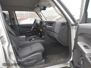2008 Jeep Commander Sport with VIN 1J8HG48K88C135385, listed as a IAAI auction lot 41044576 with 174,695 mi miles. Bid and sale history available at carsss.com. Image 5.