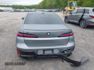 2023 BMW 7 Series 760i xDrive z VIN WBA33EJ04PCM74863, wystawiony jako IAAI lot #42298285 z przebiegiem 22 801 mil mil oraz . Historia ofert i sprzedaży dostępna na DreamBid. Obrazek 16.