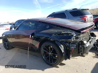 2024 Nissan Z Performance z VIN JN1BZ4BH1RM365076, wystawiony jako Copart lot #83061394 z przebiegiem 2 352 mil mil oraz Szkoda całkowita • Salvage title. Historia ofert i sprzedaży dostępna na DreamBid. Obrazek 2.