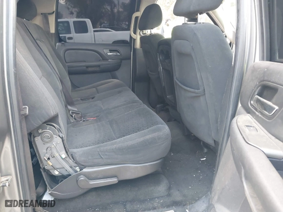 2007 Chevrolet Suburban LT with VIN 3GNFC16007G191138, listed as a IAAI auction lot 41425886 with 150,250 mi miles. Bid and sale history available at carsss.com. Image 8.