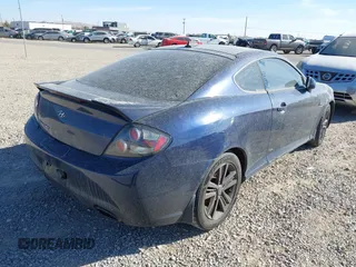 2008 Hyundai Tiburon GS z VIN KMHHM66D68U279989, wystawiony jako IAAI lot #41605072 z przebiegiem 181 870 mil mil oraz . Historia ofert i sprzedaży dostępna na DreamBid. Obrazek 4.