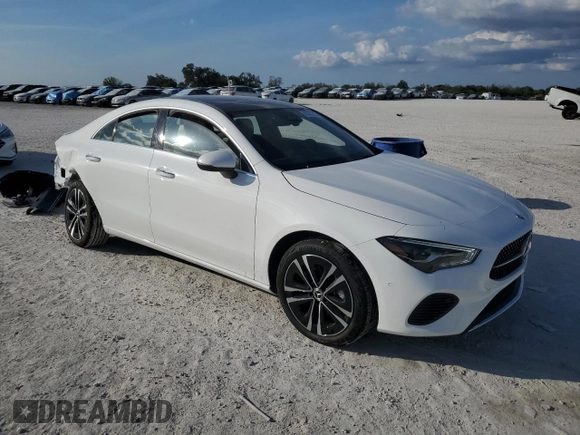 2025 Mercedes-Benz CLA 250 z VIN W1K5J4GB0SN485981, wystawiony jako Copart lot #43567725 z przebiegiem 1 566 mil mil oraz Szkoda całkowita • Salvage title. Historia ofert i sprzedaży dostępna na DreamBid. Obrazek 4.