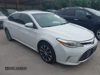2016 Toyota Avalon Limited z VIN 4T1BK1EB7GU235304, wystawiony jako IAAI lot #42443795 z przebiegiem 197 261 mil mil oraz . Historia ofert i sprzedaży dostępna na DreamBid. Obrazek 1.