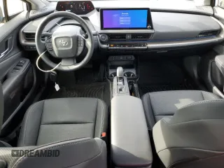 2024 Toyota Prius LE z VIN JTDADABU2R3020924, wystawiony jako Copart lot #53965455 z przebiegiem 3 240 mil mil oraz Szkoda całkowita • Salvage title. Historia ofert i sprzedaży dostępna na DreamBid. Obrazek 8.