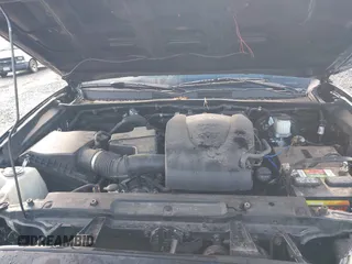 2020 Toyota Tacoma SR5 z VIN 5TFCZ5AN9LX216032, wystawiony jako IAAI lot #41448197 z przebiegiem 128 581 mil mil oraz . Historia ofert i sprzedaży dostępna na DreamBid. Obrazek 10.
