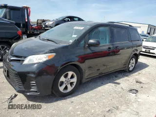 2018 Toyota Sienna LE Auto Access Seat с VIN 5TDKZ3DC5JS907703, выставлен на аукционе Copart как лот 50180255 с пробегом 83 551 миль миль и Списание • Salvage title. История ставок и продаж доступна на DreamBid. Изображение 1.