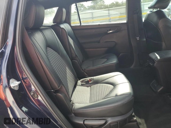 2022 Toyota Highlander XSE with VIN 5TDLZRAH5NS133434, listed as a Copart auction lot 53945075 with 47,634 mi miles and Salvage title. Bid and sale history available at DreamBid. Image 11.