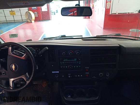 2015 Chevrolet Express Cargo z VIN 1GCWGFCF2F1160764, wystawiony jako IAAI lot #42566615 z przebiegiem 232 493 mil mil oraz . Historia ofert i sprzedaży dostępna na DreamBid. Obrazek 6.