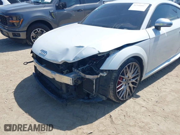 2016 Audi TTS 2.0T z VIN TRUC1AFV5G1030771, wystawiony jako IAAI lot #41940807 z przebiegiem 81 357 mil mil oraz . Historia ofert i sprzedaży dostępna na DreamBid. Obrazek 6.
