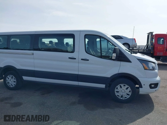 2024 Ford Transit Passenger XL с VIN 1FBAX2Y82RKA83460, выставлен на аукционе IAAI как лот 41840551 с пробегом 19 106 миль миль и . История ставок и продаж доступна на DreamBid. Изображение 13.