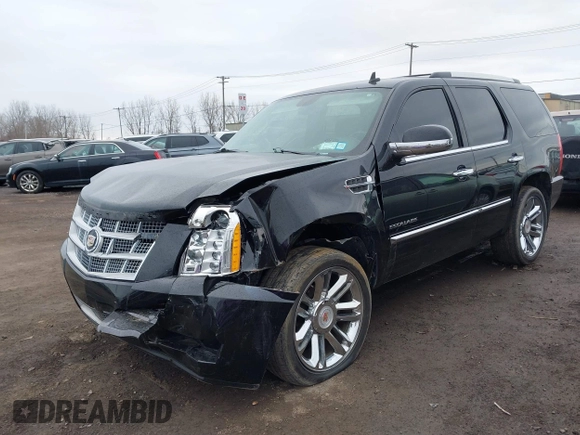 2013 Cadillac Escalade Platinum Edition with VIN 1GYS4DEF0DR260640, listed as a IAAI auction lot 41816127 with 152,649 mi miles. Bid and sale history available at carsss.com. Image 2.
