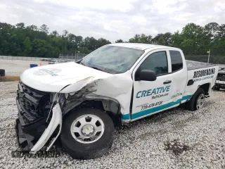 2022 Chevrolet Colorado 2WD Work Truck z VIN 1GCHSBEA9N1317125, wystawiony jako Copart lot #57149745 z przebiegiem 59 280 mil mil oraz Szkoda całkowita • Salvage title. Historia ofert i sprzedaży dostępna na DreamBid. Obrazek 1.