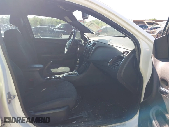 2014 Chrysler 200 Touring with VIN 1C3CCBBB1EN186547, listed as a IAAI auction lot 42141924 with 193,540 mi miles. Bid and sale history available at carsss.com. Image 5.