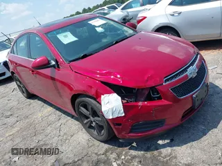 2014 Chevrolet Cruze 2LT z VIN 1G1PE5SBXE7469728, wystawiony jako IAAI lot #38785001 z przebiegiem 163 202 mil mil oraz . Historia ofert i sprzedaży dostępna na DreamBid. Obrazek 1.