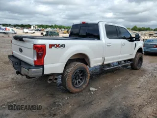 2017 Ford F-250 Lariat z VIN 1FT7W2BT2HEC77098, wystawiony jako Copart lot #57896595 z przebiegiem 142 254 mil mil oraz Szkoda całkowita • Salvage title. Historia ofert i sprzedaży dostępna na DreamBid. Obrazek 3.