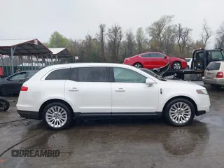 2012 Lincoln MKT EcoBoost z VIN 2LMHJ5AT6CBL50239, wystawiony jako IAAI lot #41923179 z przebiegiem 215 418 mil mil oraz . Historia ofert i sprzedaży dostępna na DreamBid. Obrazek 12.
