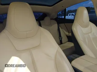 2013 Tesla Model S с VIN 5YJSA1CN9DFP09973, выставлен на аукционе IAAI как лот 42724026 с пробегом 61 546 миль миль и . История ставок и продаж доступна на DreamBid. Изображение 8.