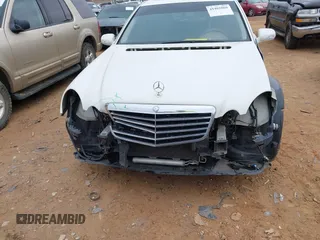 2009 Mercedes-Benz E 350 Luxury z VIN WDBUF56X59B435842, wystawiony jako IAAI lot #41402869 z przebiegiem 133 970 mil mil oraz . Historia ofert i sprzedaży dostępna na DreamBid. Obrazek 12.