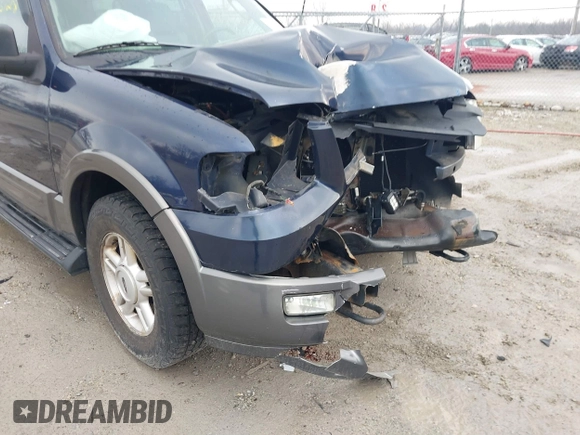 2004 Ford Expedition Special Service with VIN 1FMFU16L24LA55975, listed as a IAAI auction lot 41651208 with 217,030 mi miles. Bid and sale history available at carsss.com. Image 18.