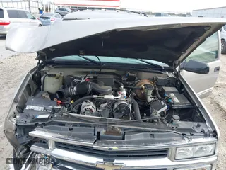 1998 Chevrolet Tahoe with VIN 1GNEK13R4WJ346417, listed as a IAAI auction lot 41390436 with 184,094 mi miles. Bid and sale history available at carsss.com. Image 10.
