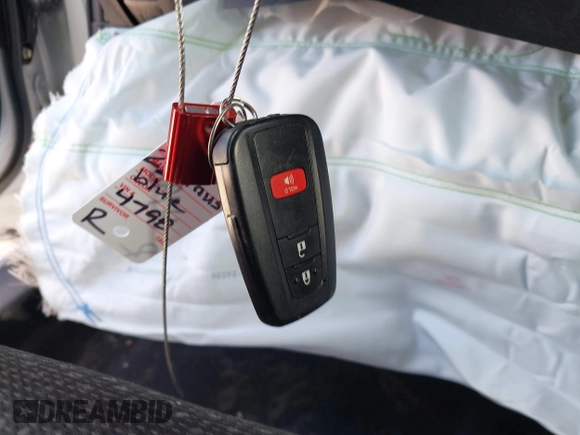 2022 Toyota Prius L Eco z VIN JTDKAMFU5N3184798, wystawiony jako IAAI lot #41947227 z przebiegiem 35 943 mil mil oraz . Historia ofert i sprzedaży dostępna na DreamBid. Obrazek 11.
