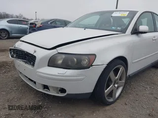 2006 Volvo S40 2.4L with VIN YV1MS390362201768, listed as a IAAI auction lot 41784027 with 224,794 mi miles. Bid and sale history available at carsss.com. Image 6.