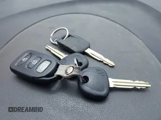 2013 Hyundai Elantra GLS z VIN KMHDH4AEXDU748440, wystawiony jako IAAI lot #42032398 z przebiegiem 146 636 mil mil oraz . Historia ofert i sprzedaży dostępna na DreamBid. Obrazek 11.