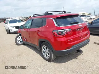 2025 Jeep Compass Latitude с VIN 3C4NJDBN8ST515983, выставлен на аукционе IAAI как лот 42172656 с пробегом 2 836 миль миль и . История ставок и продаж доступна на DreamBid. Изображение 3.