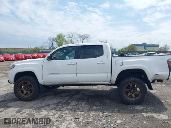 2018 Toyota Tacoma SR with VIN 3TMCZ5AN5JM125066, listed as a IAAI auction lot 41961168 with 88,497 mi miles. Bid and sale history available at carsss.com. Image 14.