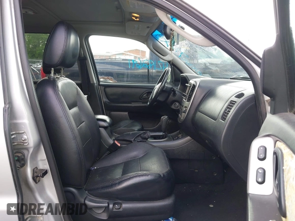 2005 Ford Escape Limited z VIN 1FMCU94195KB15941, wystawiony jako IAAI lot #42182691 z przebiegiem 193 304 mil mil oraz . Historia ofert i sprzedaży dostępna na DreamBid. Obrazek 5.