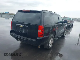 2007 Chevrolet Tahoe LS z VIN 1GNFC13C77R381209, wystawiony jako IAAI lot #41951832 z przebiegiem 145 205 mil mil oraz . Historia ofert i sprzedaży dostępna na DreamBid. Obrazek 4.