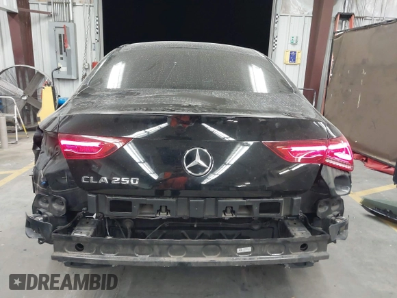 2021 Mercedes-Benz CLA 250 z VIN W1K5J4GB5MN222422, wystawiony jako IAAI lot #42326737 z przebiegiem 42 327 mil mil oraz . Historia ofert i sprzedaży dostępna na DreamBid. Obrazek 17.