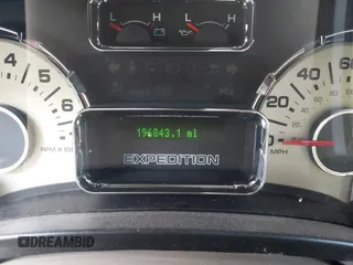 2013 Ford Expedition XLT с VIN 1FMJU1H50DEF14630, выставлен на аукционе IAAI как лот 42258934 с пробегом 196 843 миль миль и . История ставок и продаж доступна на DreamBid. Изображение 15.