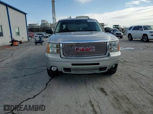 2007 GMC Sierra Denali z VIN 2GTEK638671727288, wystawiony jako Copart lot #88502795 z przebiegiem 170 723 mil mil oraz Szkody całkowita. Historia ofert i sprzedaży dostępna na DreamBid. Obrazek 11.