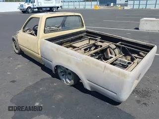 1990 Toyota Pickup с VIN JT4RN81R1L5077908, выставлен на аукционе IAAI как лот 40037548 с пробегом Не указан миль и . История ставок и продаж доступна на DreamBid. Изображение 3.