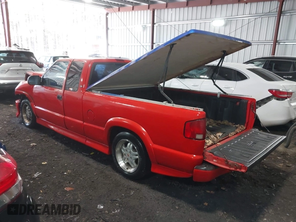 2000 Chevrolet S-10 LS with VIN 1GCCS19W2Y8203649, listed as a IAAI auction lot 41710234 with 153,616 mi miles. Bid and sale history available at carsss.com. Image 3.