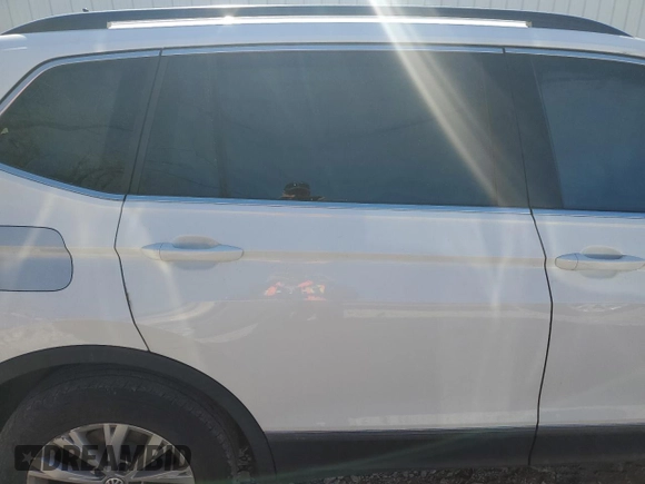 2018 Volkswagen Tiguan SEL z VIN 3VV3B7AX5JM086823, wystawiony jako Copart lot #48991035 z przebiegiem Nie podano mil oraz Szkoda całkowita • Salvage title. Historia ofert i sprzedaży dostępna na DreamBid. Obrazek 11.