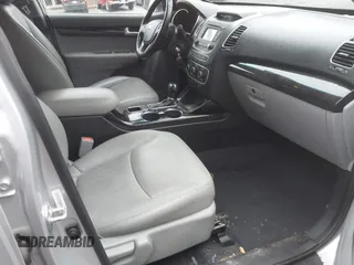 2015 Kia Sorento LX with VIN 5XYKTCA65FG632435, listed as a IAAI auction lot 41663787 with 126,722 mi miles. Bid and sale history available at carsss.com. Image 5.