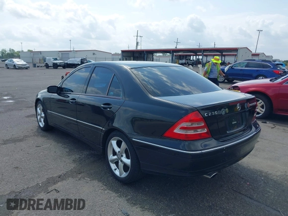 2004 Mercedes-Benz C 230 Kompressor z VIN WDBRF40J64F505984, wystawiony jako IAAI lot #42108989 z przebiegiem 120 383 mil mil oraz . Historia ofert i sprzedaży dostępna na DreamBid. Obrazek 3.