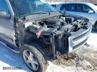 2009 Chevrolet Silverado 1500 LT with VIN 1GCEK29039Z171719, listed as a IAAI auction lot 41358533 with 111,317 mi miles. Bid and sale history available at carsss.com. Image 6.