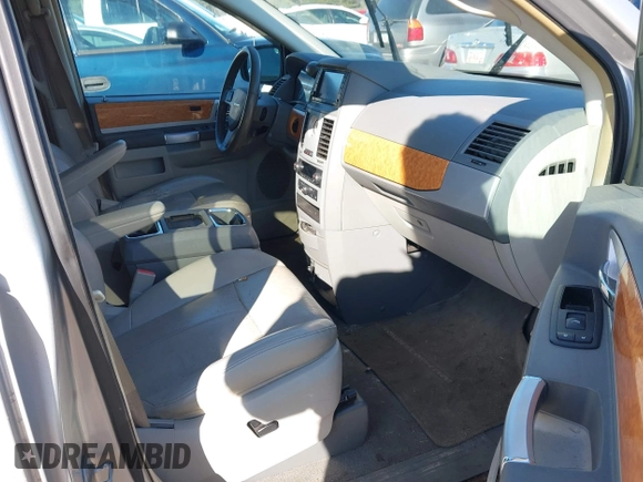 2009 Chrysler Town & Country Limited with VIN 2A8HR64X59R600947, listed as a IAAI auction lot 41385494 with 256,709 mi miles. Bid and sale history available at carsss.com. Image 5.