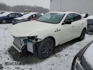 2024 Maserati Levante with VIN ZN661XUM5RX445723, listed as a Copart auction lot 86497184 with 1,726 mi miles and Salvage title. Bid and sale history available at DreamBid. Image 1.